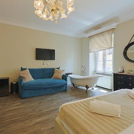 Art House Suites56 Via Del Babuino 56 Rome Bagian luar foto