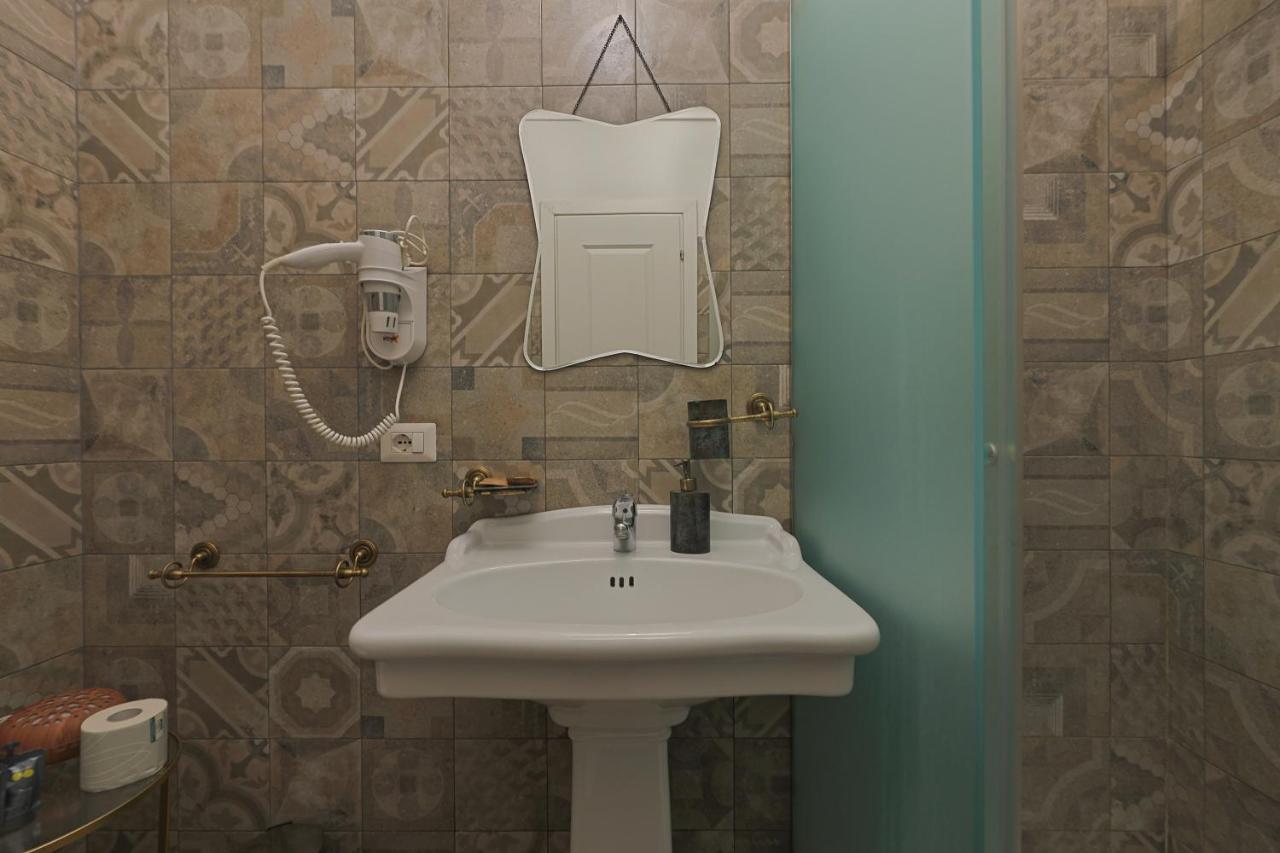 Art House Suites56 Via Del Babuino 56 Rome Bagian luar foto