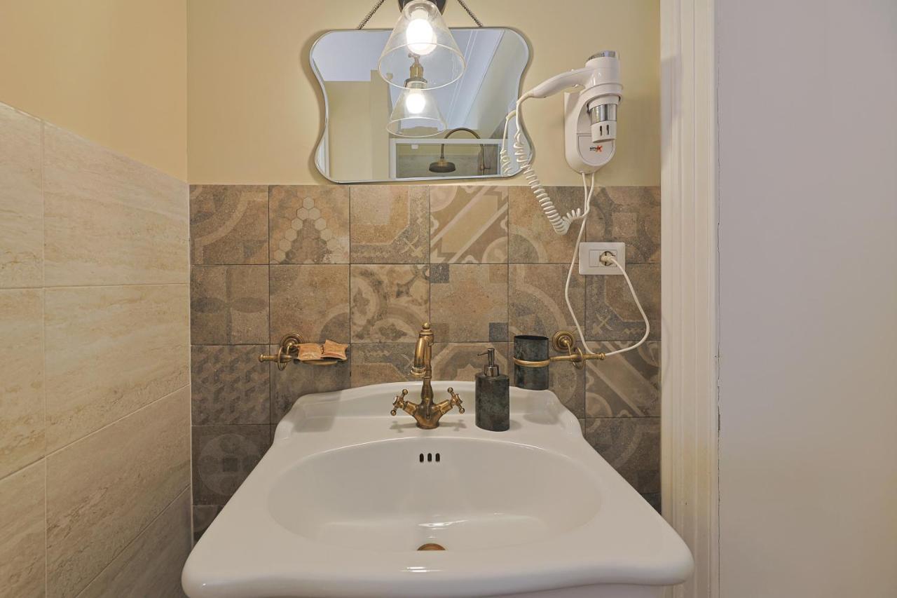Art House Suites56 Via Del Babuino 56 Rome Bagian luar foto