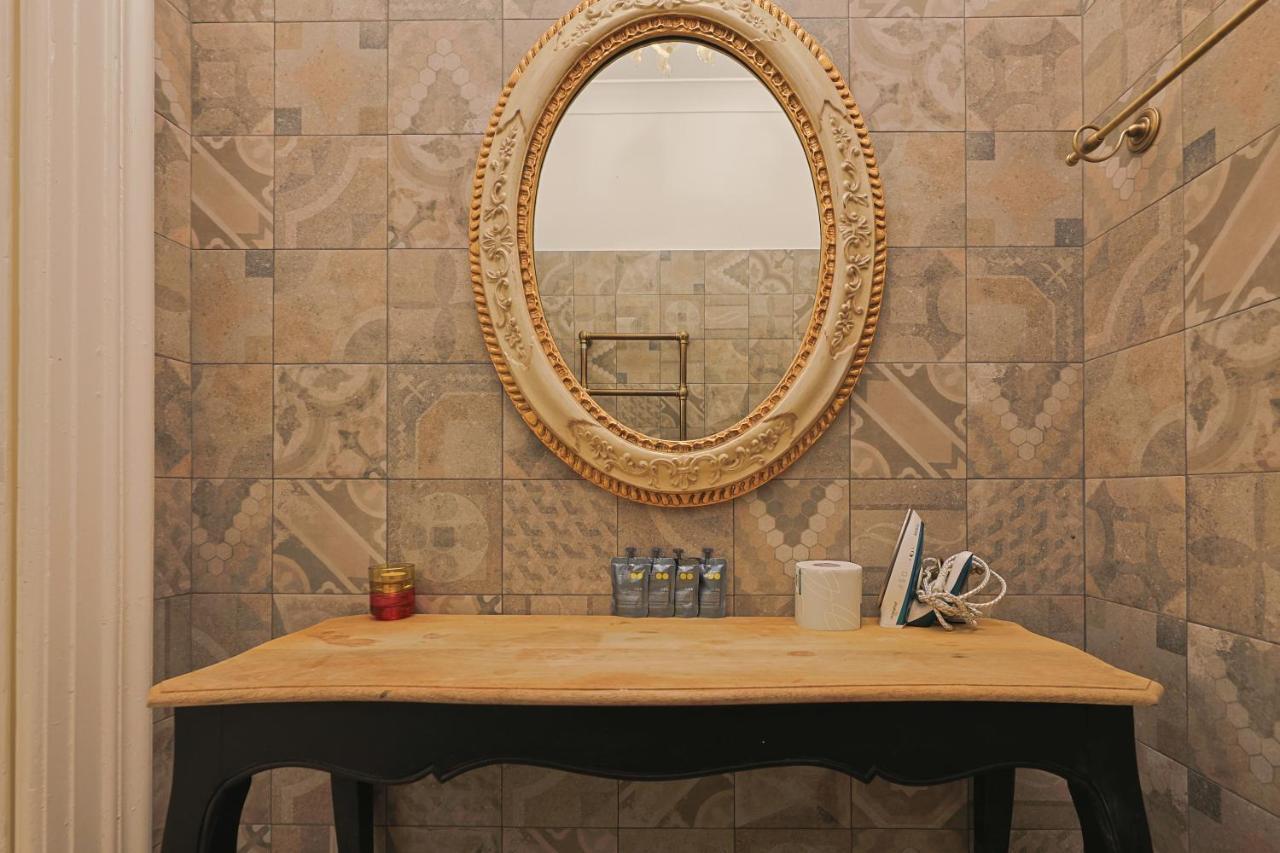 Art House Suites56 Via Del Babuino 56 Rome Bagian luar foto