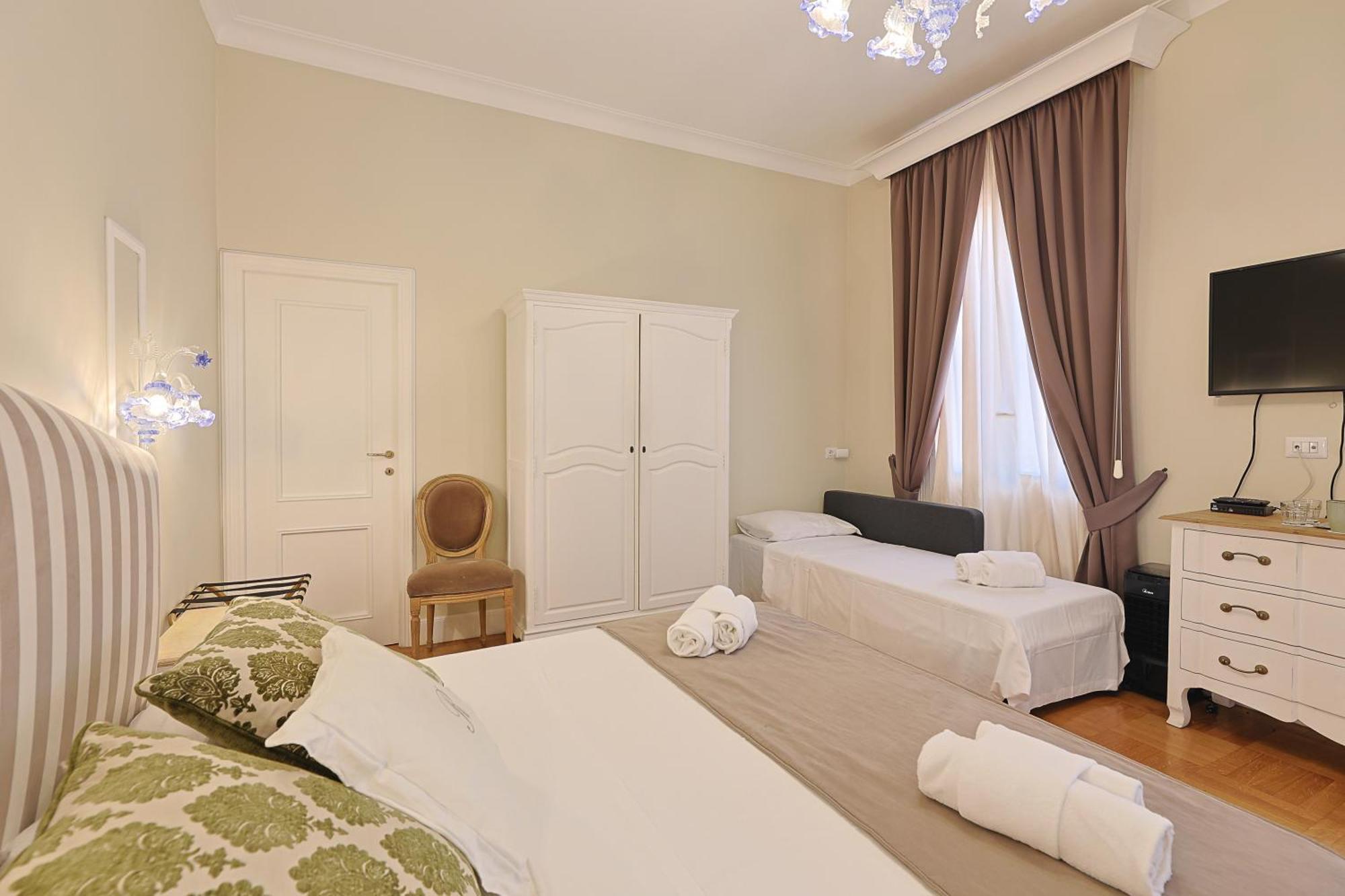 Art House Suites56 Via Del Babuino 56 Rome Bagian luar foto